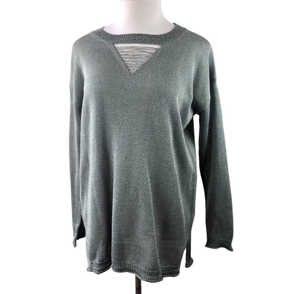 ✨2/$20 Lane Bryant Slashed Metallic Gray V-neck Lightweight Sweater LS HW9199 - Picture 2 of 9